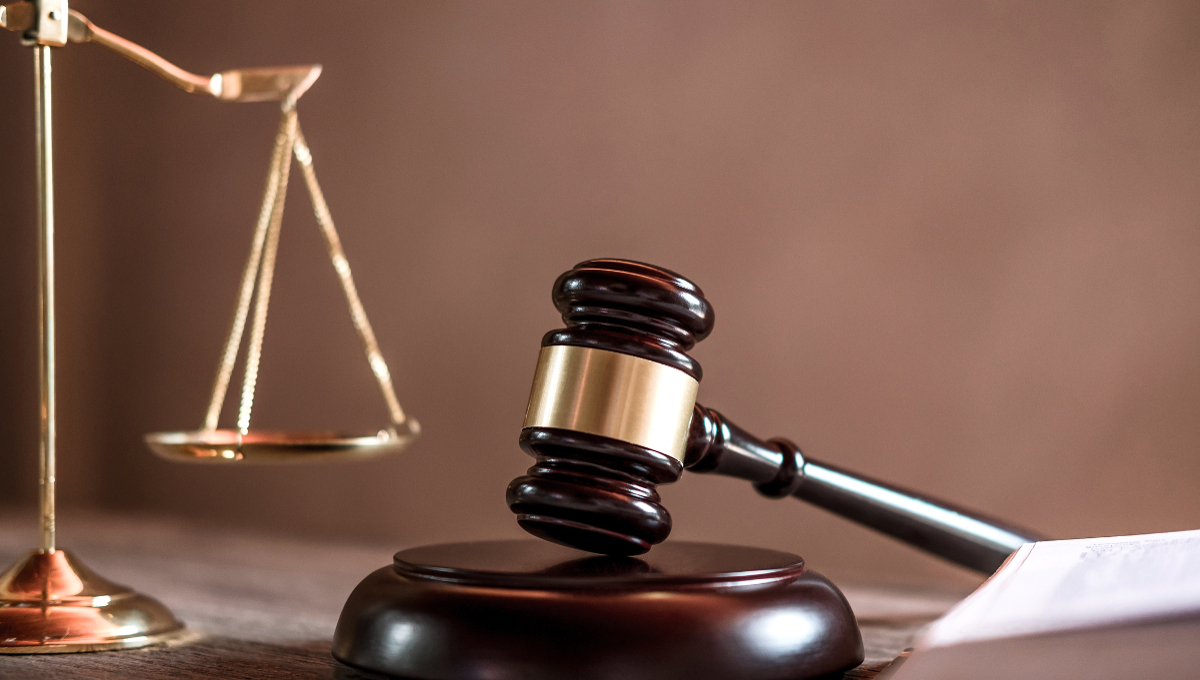 gavel-justice-scales-court